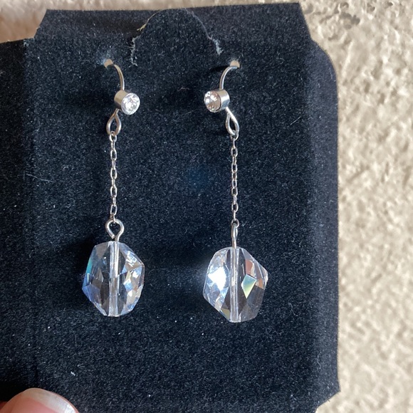 Avon Drop Earrings - Picture 2 of 2